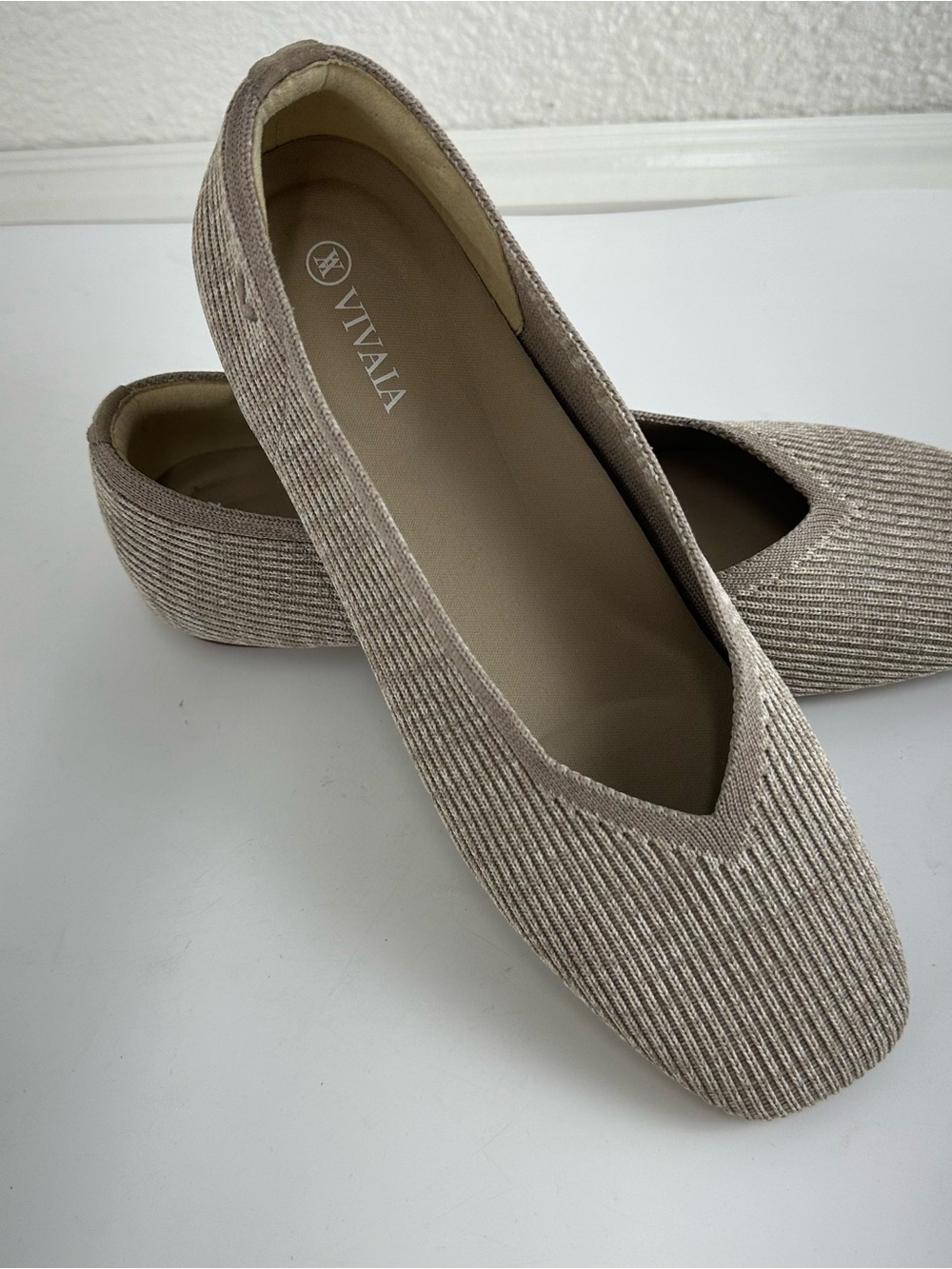 Vivaia Margot Flats Women 39 US8 Walker Beige Lightweight Square Toe V-Cut Shoes